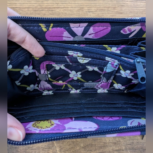 Vera Bradley Pigeon Printed Floral Nightingale Accordion Wallet - Picture 5 of 8